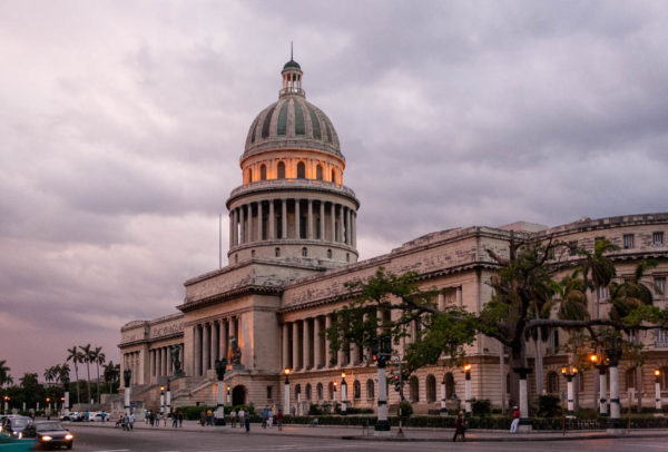 Havanna, Capitol, Dämmerung