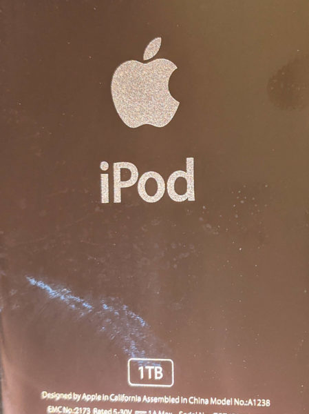 iPod classic, 1TB, Rückseite