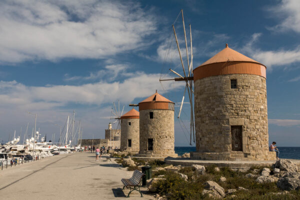 Die drei Windmühlen im Hafen von Rhodos