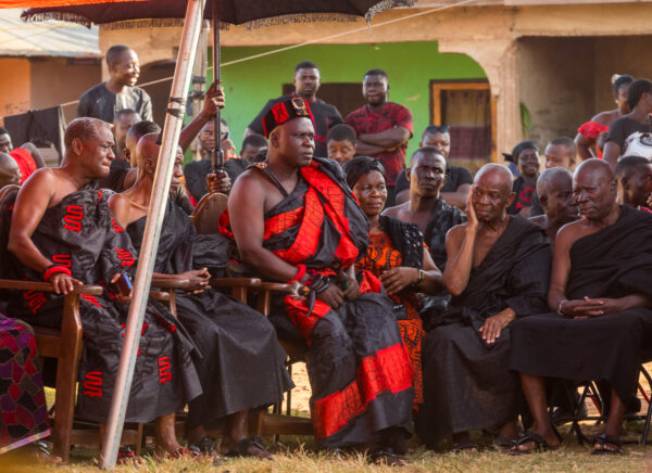 Stammesführer von den Ashanti bei einer Beerdigung