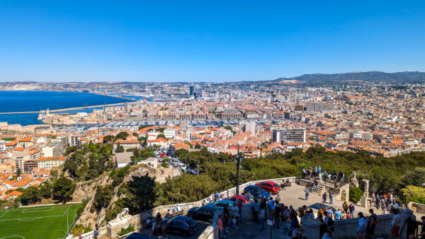 Blick von Notre-Dame-de-la-Garde auf Marseille