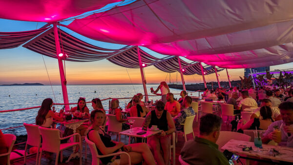 Farbenspiel am Café del mar nach Sonnenuntergang