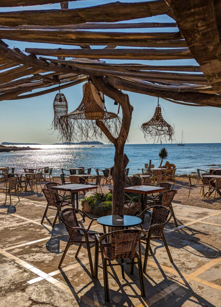 Die Bar Kumharas auf Ibiza