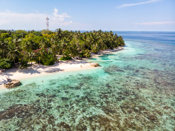 Insel der Malediven aus der Vogelperspektive