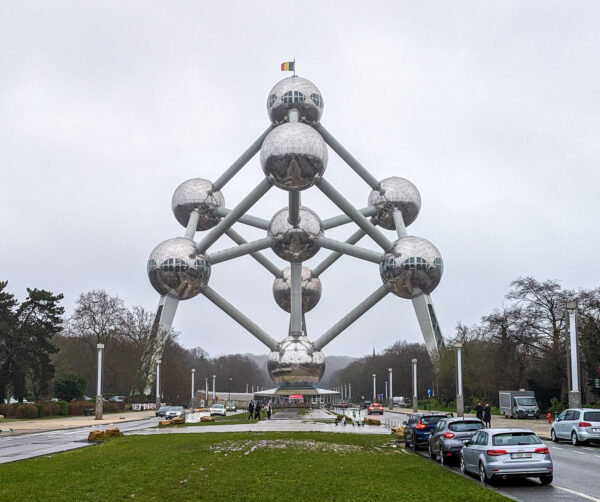Atomium in Brüssel bei Regen