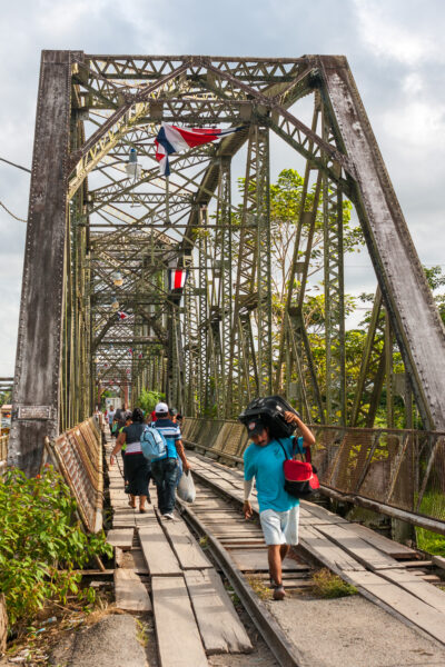 Grenzübergang über die Brücke zwischen Panama und Costa Rica