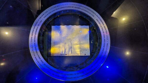 Der Mietvertrag der Guinnessbrauerei ist im Fußboden eingelassen.