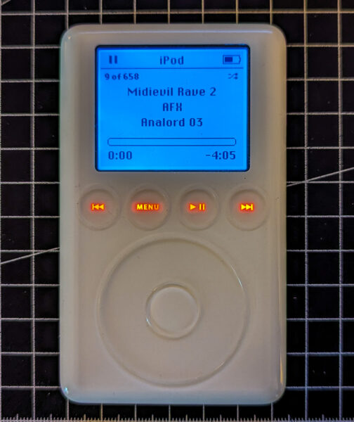 iPod 3. Generation mit leuchtenden Tasten bei Dunkelheit