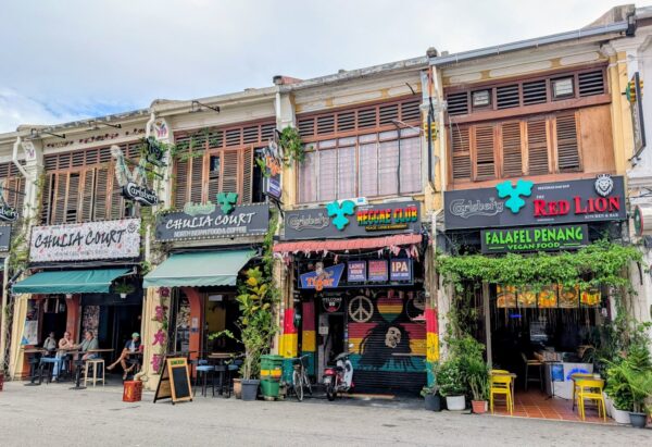 Jede Menge Café und Restaurants in den alten Kolonialgebäuden