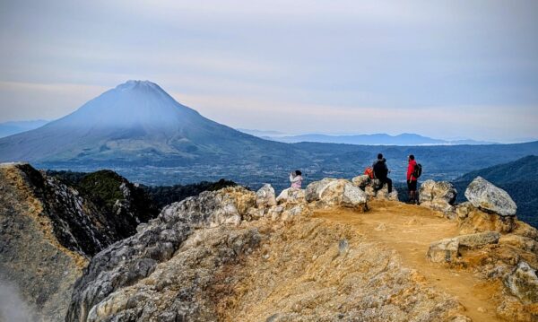 Morgenstimmung am Krater des Sibayak